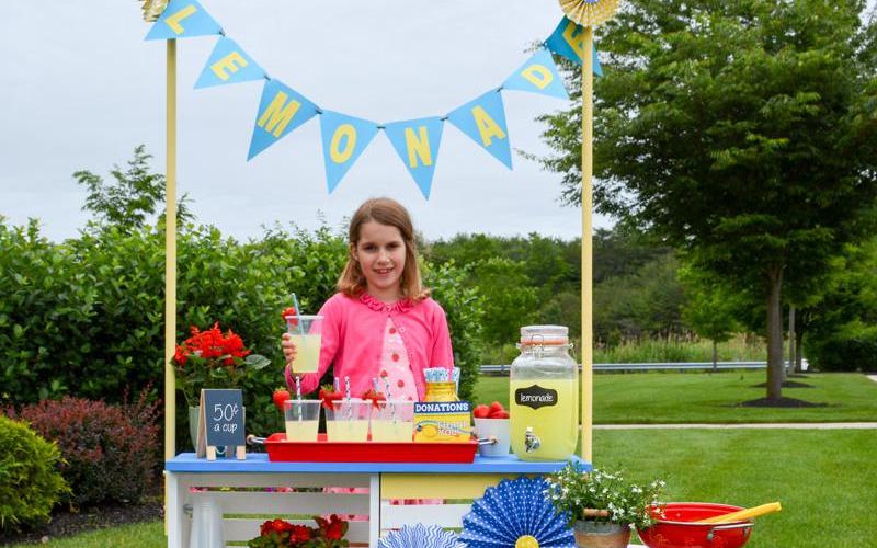 The team at A.C. Moore has the sweetest ideas for your DIY Lemonade Stand! 