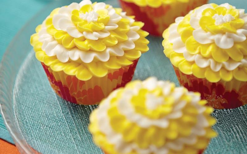 Cupcakes are the perfect match for cold lemonade! 