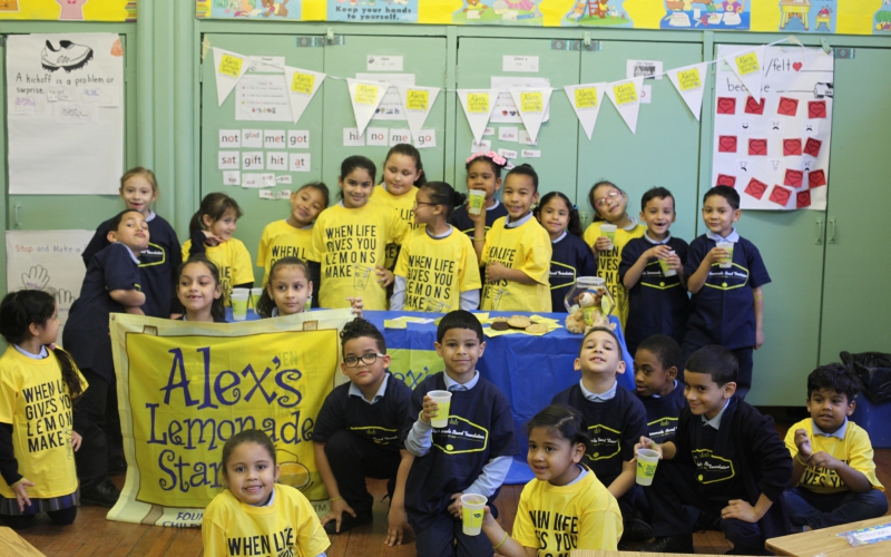 Alex’s Lemonade Stand Foundation started because Alex believed so strongly in the power of kids helping kids. Whether it’s hitting a hole-in-one, challenging classes to a change war or cheering up SuperSibs, kids are thinking of creative ways to help the fight against childhood cancer. Here are five ways children across the country are making a difference: